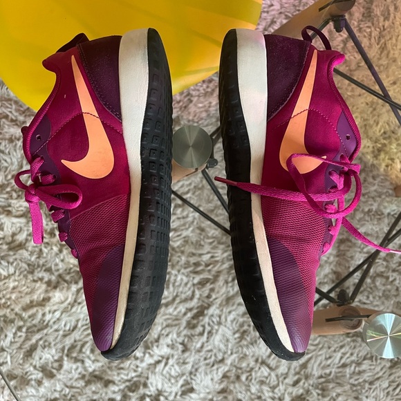 Nike sneakers! Women’s 6.5. Pink/ peach/ purple with suede back heel! - Picture 5 of 6